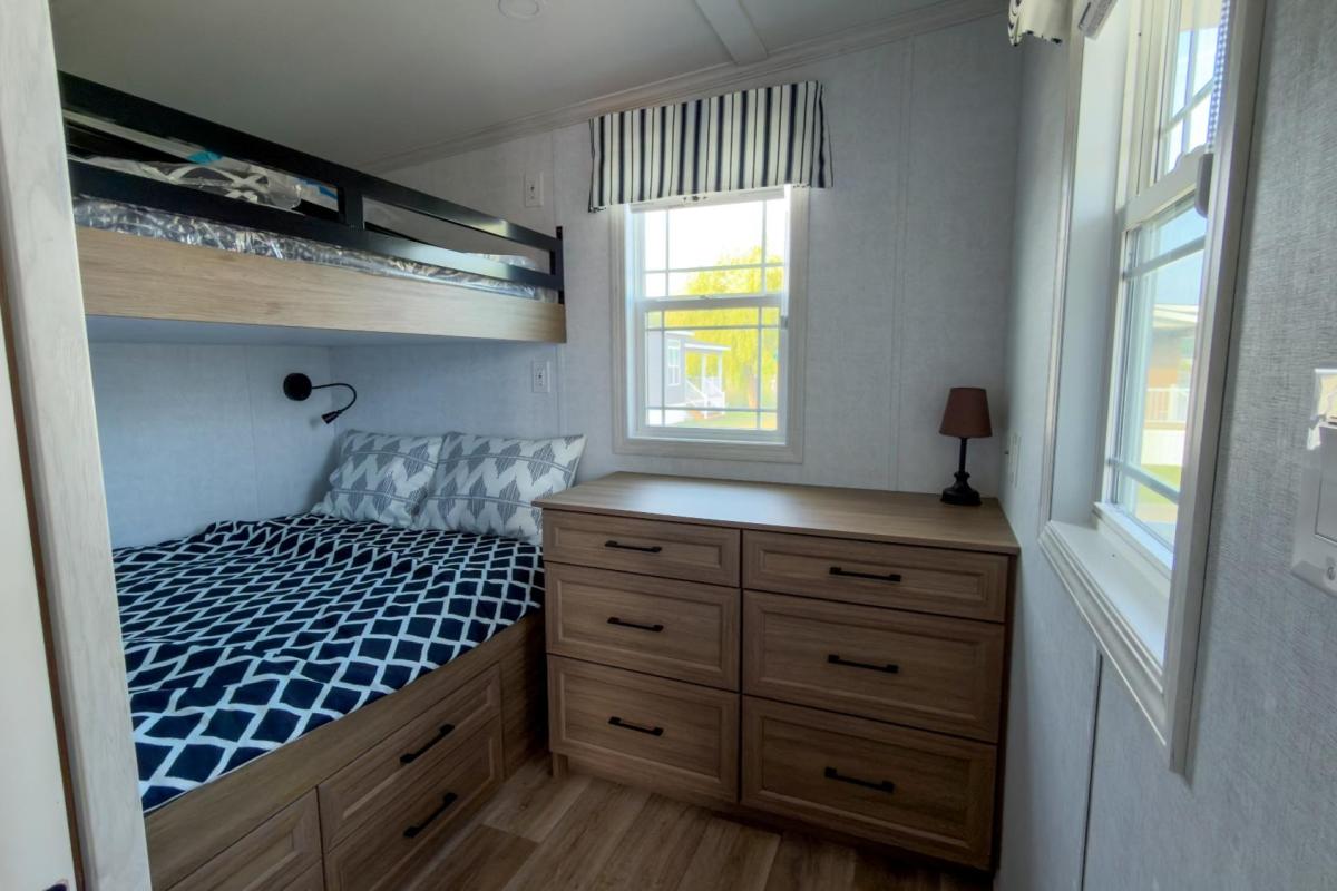 Cognashene interior